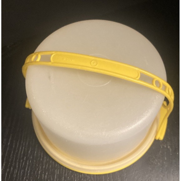 Vintage Child Size Tupperware Tupper Toy Cake Taker 1970's Harvest Gold EUC! - Picture 9 of 11